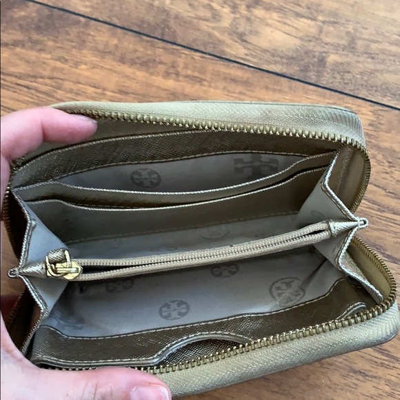 Tory Burch Wallet - Picture 6 of 6